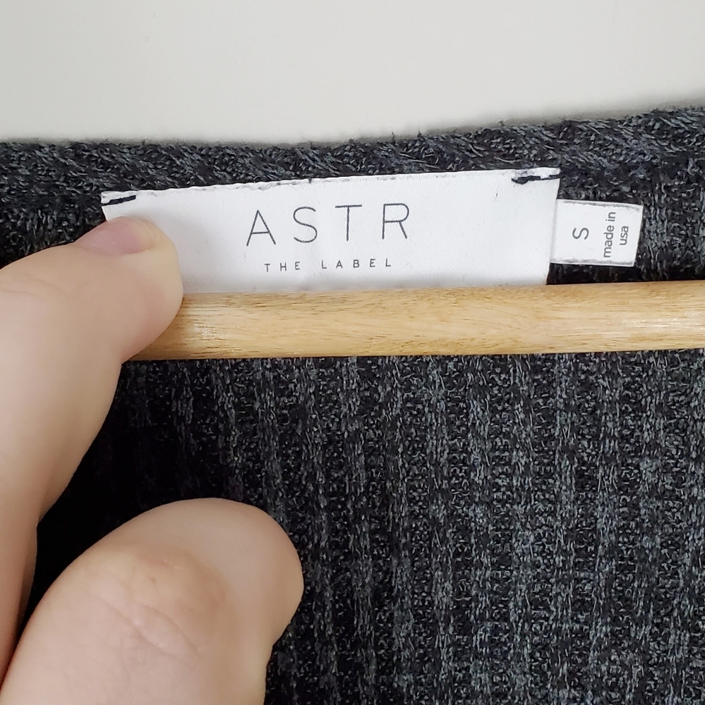 Astr The Label Grey Ribbed Side Split Sweater - image 3